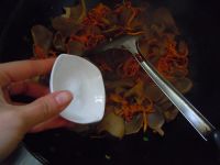 虫草花炒鸭胗