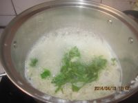 宝宝鱼丸油麦菜面条