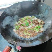 西芹洋葱炒牛肉