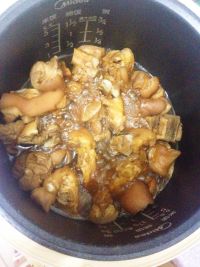 腰豆卤猪肘子