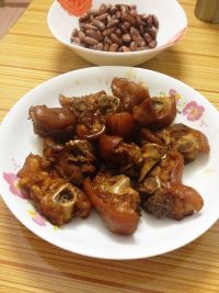 腰豆卤猪肘子