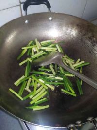 番茄酱炒小瓜蒜苔