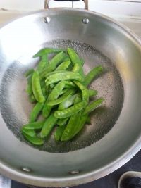 麻辣肠炒荷兰豆