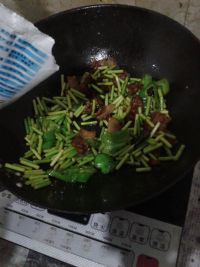 蒜苔肉片