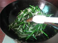 咸肉炒韭菜苔