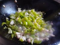 酱香尖椒肉丁