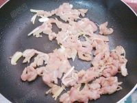 口蘑炒鸡腿肉