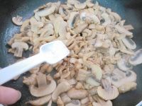口蘑炒鸡腿肉