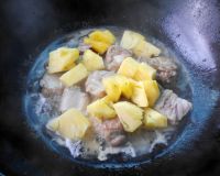 菠萝炖排骨