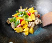菠萝炖排骨