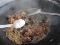 小鸡炖蘑菇