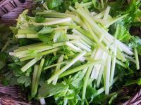 腊肉炒芹菜