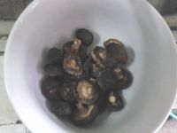 马蹄香菇炖鸡肉