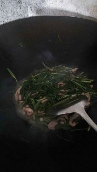 肉片炒韭菜