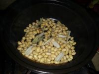 黄豆焖猪红