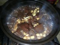 黄豆焖猪红