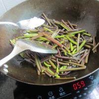 麻辣水煮蕨
