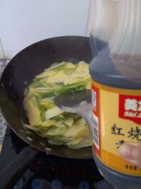 土豆片炒芹菜