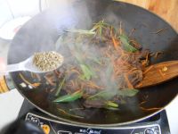 爆炒手撕牛肉