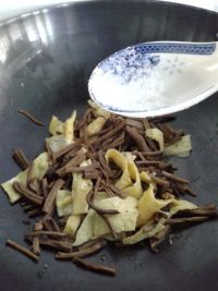 茶树菇炒蛋