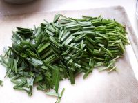 韭菜烩花卷