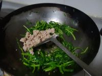 茼蒿炒肉末