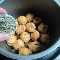 猪肉茶香酿豆腐