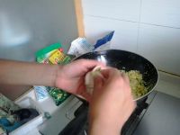 包菜鸡蛋粉丝包