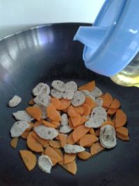 肉丸炒胡萝卜片