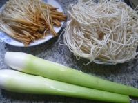 黄金针菇茭白炒面
