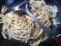 黄金针菇茭白炒面