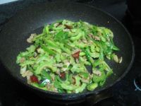 苦瓜炒肉片