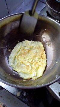 鸡蛋饼拌黄瓜