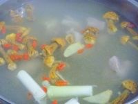 松茸月牙骨汤