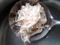 彩椒丝拌金针菇