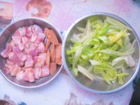 瘦肉香肠烩芹菜