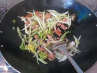 瘦肉香肠烩芹菜