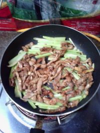 西芹炒肉