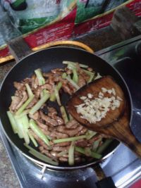 西芹炒肉