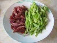 鲍菇芸豆炒腊肉