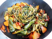 酱香豇豆土豆芹菜