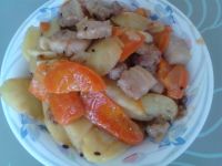 土豆红萝卜炒五花肉