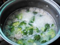 西兰花肉丸粥
