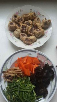 肉酿油豆腐烩三鲜