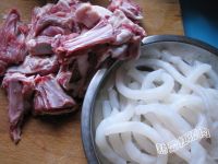鲟龙鱼筋羊排煲
