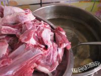 鲟龙鱼筋羊排煲