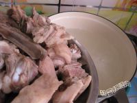 鲟龙鱼筋羊排煲