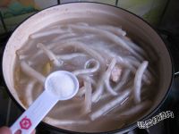 鲟龙鱼筋羊排煲