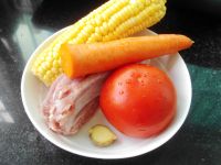 胡萝卜玉米番茄排骨汤