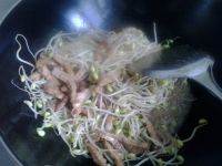 豆芽炒肉片